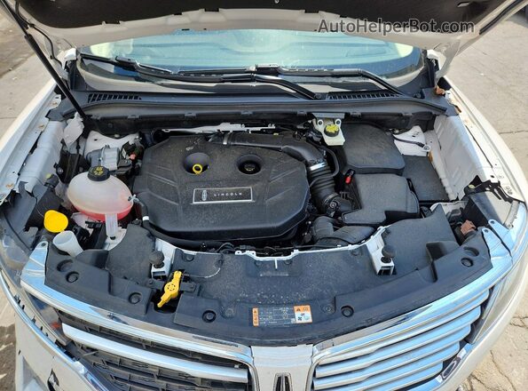 5LMCJ2C97JUL30446 2018 LINCOLN MKC White ძრავის განყოფილების ხედი