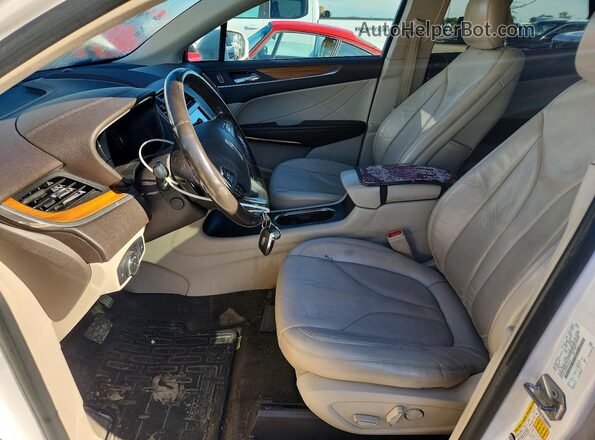 5LMCJ2C99HUL63121 2017 LINCOLN MKC White Սալոնի դիմացի տեսք