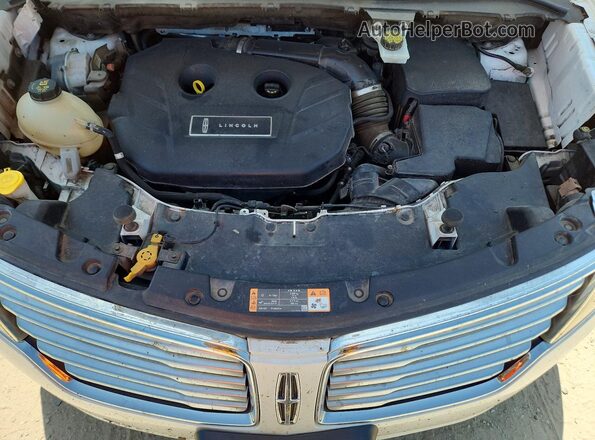 5LMCJ2C99JUL31176 2018 LINCOLN MKC White Vista interior trasera