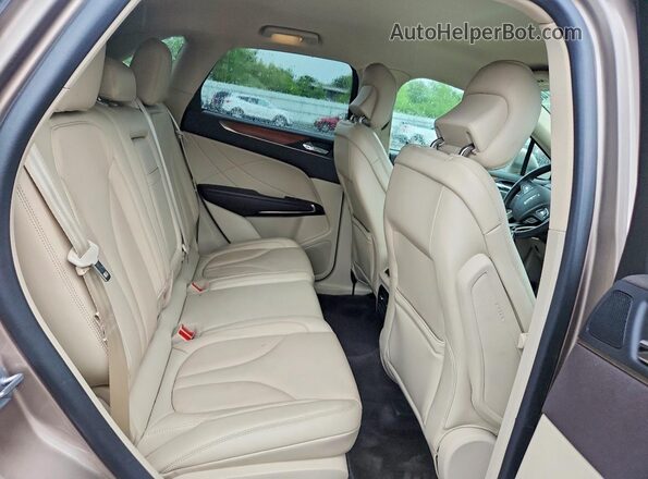 5LMCJ2D90JUL29881 2018 LINCOLN MKC Золотой Вид задней части салона