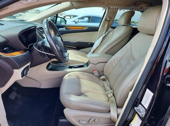 5LMCJ2D95KUL44300 2019 LINCOLN MKC Black Widok wnętrza z przodu