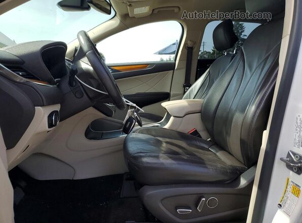 5LMCJ2D96KUL42930 2019 LINCOLN MKC White Widok wnętrza z przodu