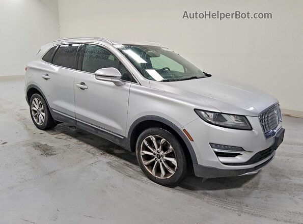 5LMCJ2D97KUL44296 2019 LINCOLN MKC Silver წინა მარჯვენა