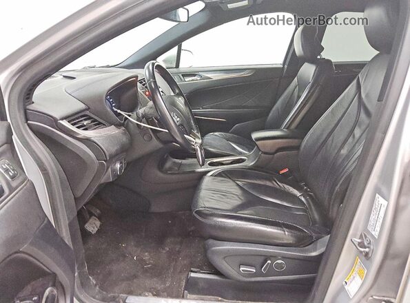 5LMCJ2D97KUL44296 2019 LINCOLN MKC Silver წინა სალონის ხედი