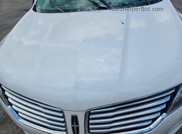 5LMCJ2D98HUL32389 2017 LINCOLN MKC Белый Вид подкапотного пространства