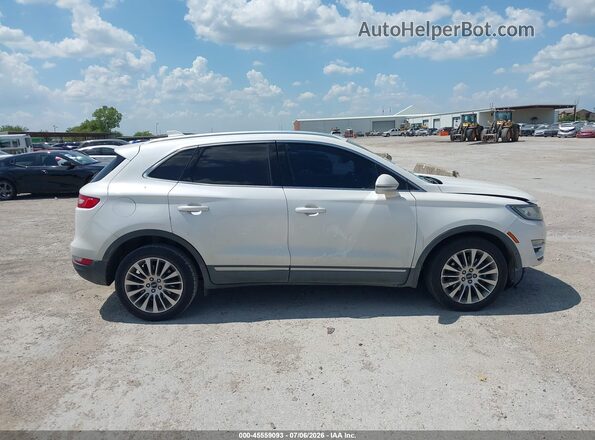 5LMCJ3C91HUL24707 2017 LINCOLN MKC Cream Widok wnętrza z tyłu