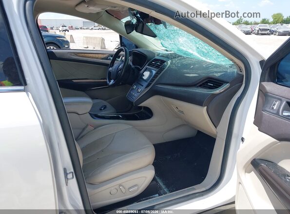 5LMCJ3C91HUL24707 2017 LINCOLN MKC Cream Widok wnętrza z przodu