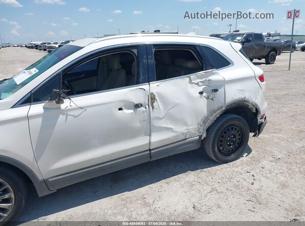 5LMCJ3C91HUL24707 2017 LINCOLN MKC Cream Widok z przodu