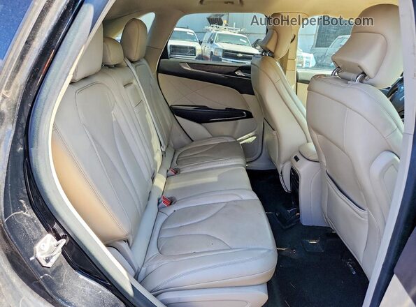 5LMCJ3C91HUL46836 2017 LINCOLN MKC Black Vista interior trasera