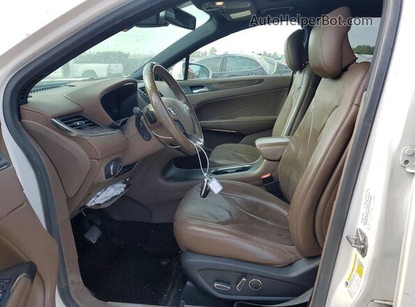 5LMCJ3C92HUL02473 2017 LINCOLN MKC White Widok wnętrza z przodu