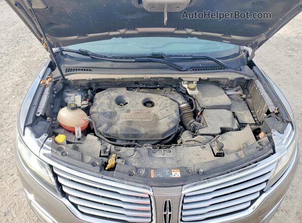 5LMCJ3C94HUL07674 2017 LINCOLN MKC Silver Vista del compartimento del motor