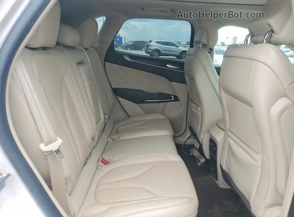 5LMCJ3C94KUL38415 2019 LINCOLN MKC White Вид задніх сидінь