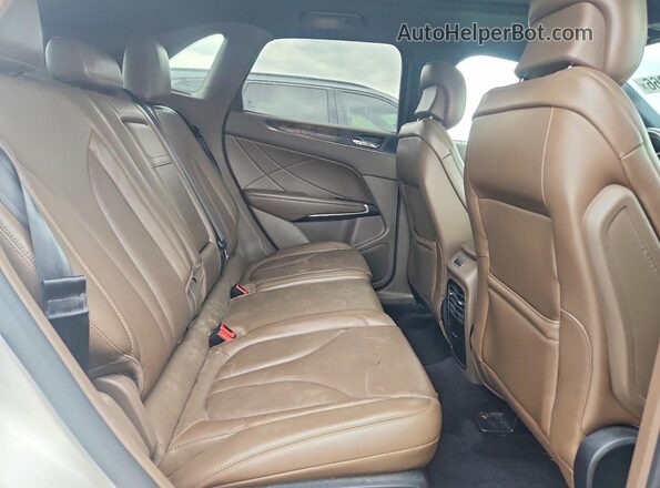5LMCJ3C99HUL32067 2017 LINCOLN MKC White Rear seats view