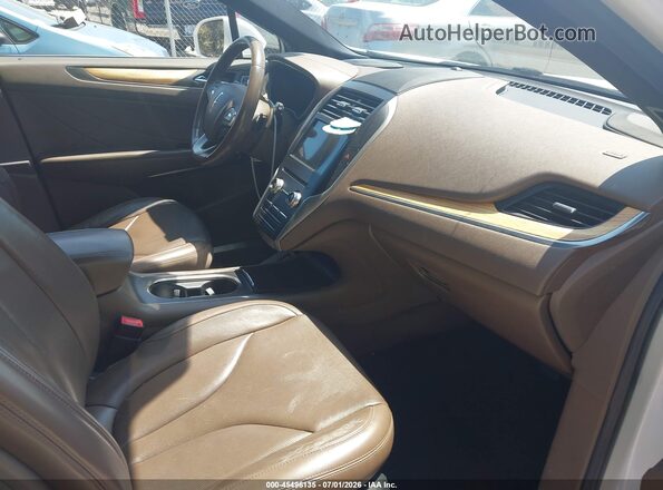 5LMCJ3D91GUJ20678 2016 LINCOLN MKC Белый Вид салона спереди
