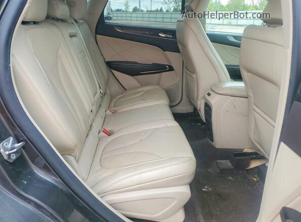 5LMCJ3D91KUL01529 2019 LINCOLN MKC Gray Rear interior view
