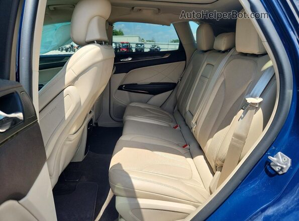 5LMCJ3D91KUL02387 2019 LINCOLN MKC Blue Вид задньої частини салону