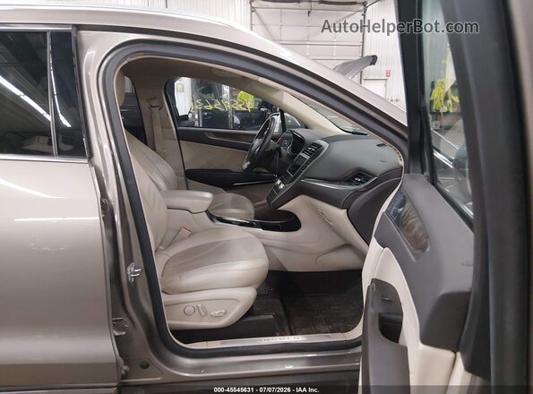 5LMCJ3D93HUL53964 2017 LINCOLN MKC Серый Вид салона спереди