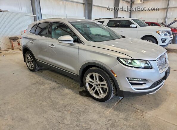5LMCJ3D93KUL22446 2019 LINCOLN MKC Silver Front right