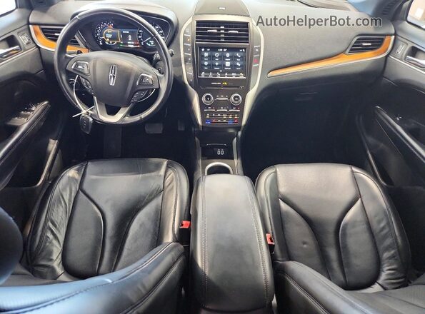 5LMCJ3D93KUL22446 2019 LINCOLN MKC Silver Dashboard view