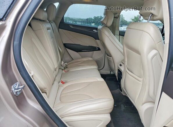 5LMCJ3D94JUL03693 2018 LINCOLN MKC Tan Rear interior view