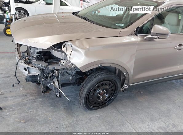 5LMCJ3D95KUL16521 2019 LINCOLN MKC Beige Widok z przodu