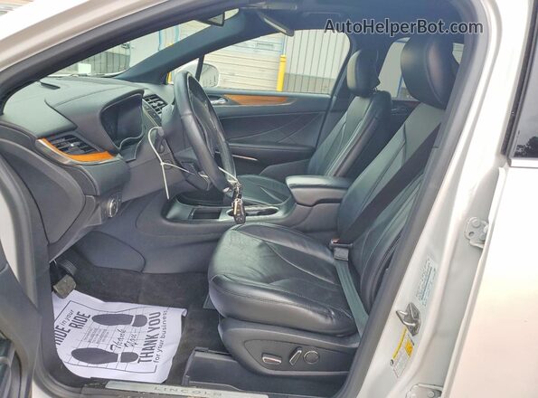 5LMCJ3D96GUJ12690 2016 LINCOLN MKC White Vista interior delantera