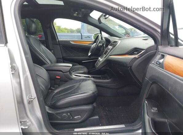 5LMCJ3D98KUL37279 2019 LINCOLN MKC Silver Widok wnętrza z przodu