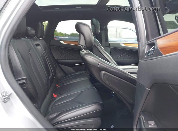 5LMCJ3D98KUL37279 2019 LINCOLN MKC Silver Widok naklejki z numerem VIN