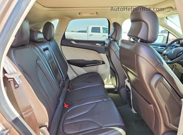 5LMCJ3D9XKUL25862 2019 LINCOLN MKC Gold Սալոնի հետևի տեսք