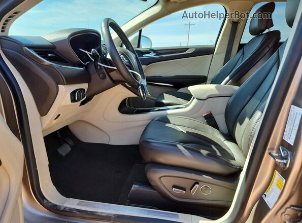 5LMCJ3D9XKUL25862 2019 LINCOLN MKC Gold Սալոնի դիմացի տեսք
