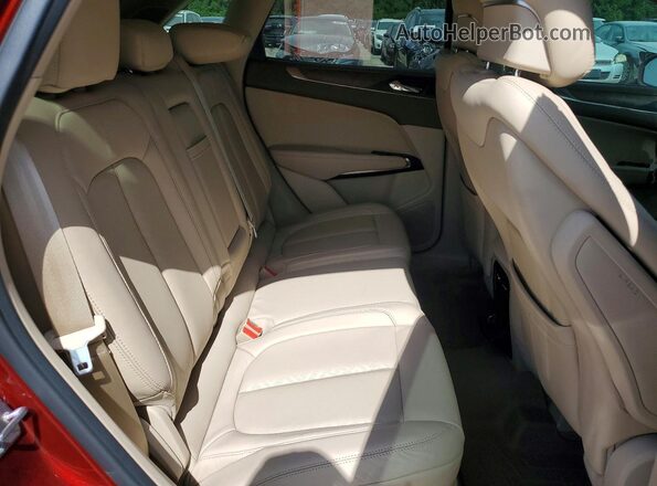 5LMCJ4C93GUJ28806 2016 LINCOLN MKC Red უკანა სალონის ხედი