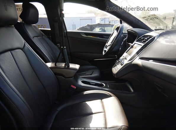 5LMCJ4D91KUL16375 2019 LINCOLN MKC Белый Вид салона спереди