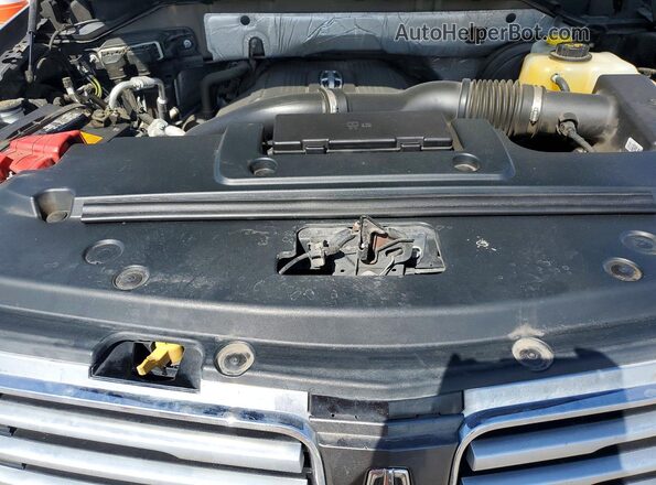 5LMJJ2HT7HEL09239 2017 LINCOLN NAVIGATOR Gray ძრავის განყოფილების ხედი