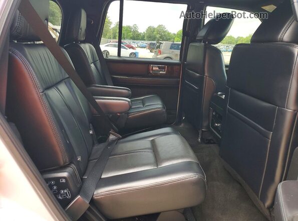 5LMJJ2JT3HEL04159 2017 LINCOLN NAVIGATOR Silver Rear interior view