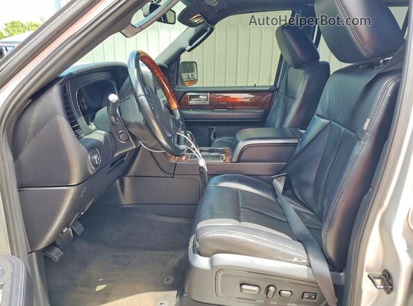 5LMJJ2JT3HEL04159 2017 LINCOLN NAVIGATOR Silver Front interior view
