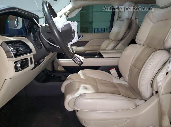 5LMJJ2KT9MEL04482 2021 LINCOLN NAVIGATOR White Front interior view