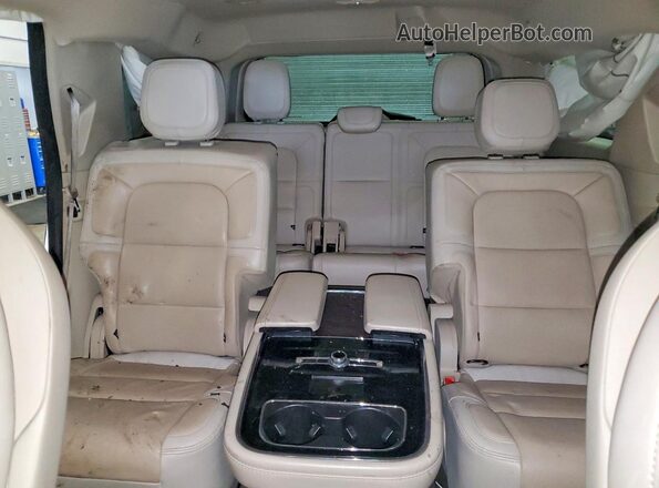 5LMJJ2KT9MEL04482 2021 LINCOLN NAVIGATOR White Rear seats view