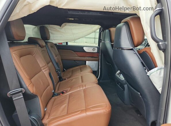 5LMJJ2LG5REL03158 2024 LINCOLN NAVIGATOR White უკანა სალონის ხედი