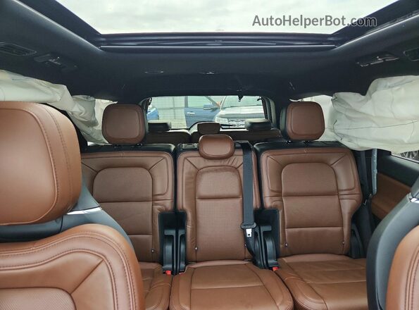 5LMJJ2LG5REL03158 2024 LINCOLN NAVIGATOR White უკანა სავარძლების ხედი
