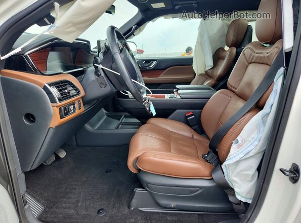5LMJJ2LG5REL03158 2024 LINCOLN NAVIGATOR White წინა სალონის ხედი