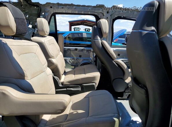 5LMJJ2LG6REL05114 2024 LINCOLN NAVIGATOR Silver Rear interior view
