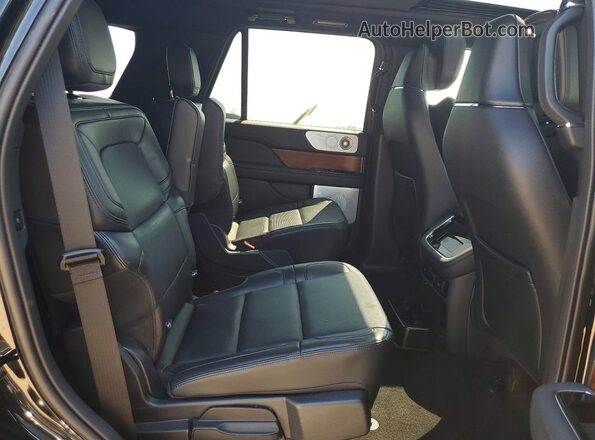 5LMJJ2LG6REL15934 2024 LINCOLN NAVIGATOR Black Rear seats view