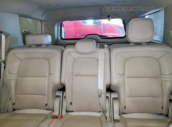 5LMJJ2LT3KEL08975 2019 LINCOLN NAVIGATOR Черный Вид задних сидений