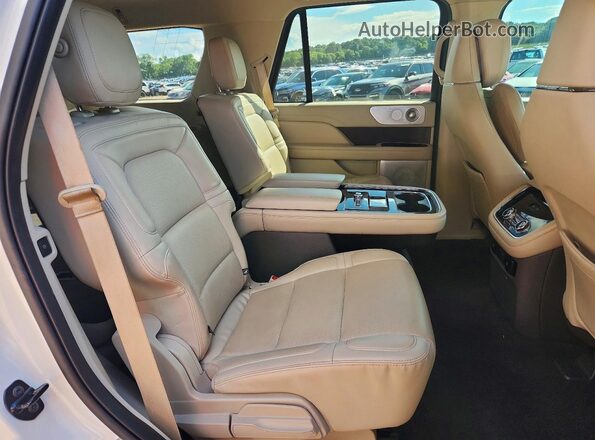 5LMJJ2LT6LEL19373 2020 LINCOLN NAVIGATOR White Вид задньої частини салону