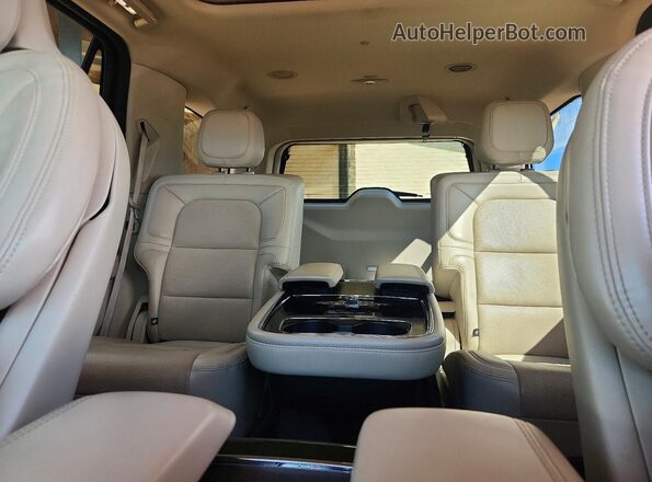 5LMJJ2LT6LEL19373 2020 LINCOLN NAVIGATOR White Вид задніх сидінь