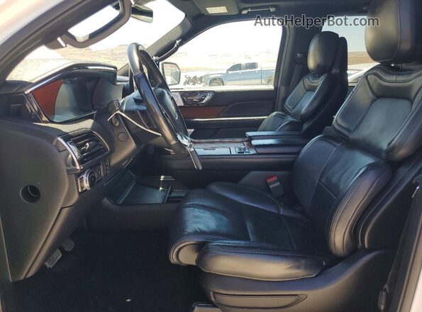 5LMJJ2LT8LEL14174 2020 LINCOLN NAVIGATOR White Front interior view