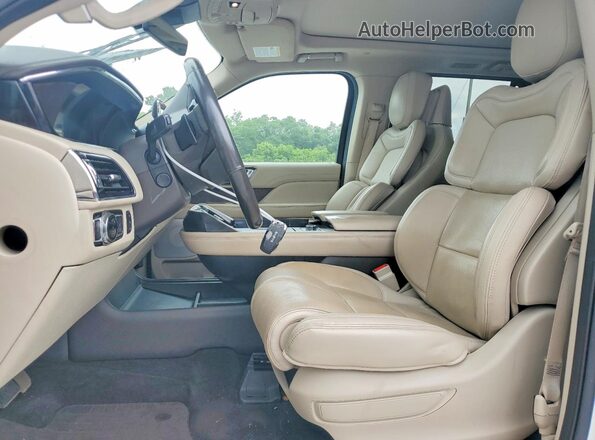 5LMJJ2LT8MEL07159 2021 LINCOLN NAVIGATOR White Front interior view