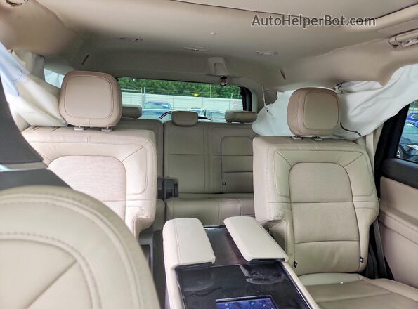 5LMJJ2LT9NEL17331 2022 LINCOLN NAVIGATOR Beige Rear seats view