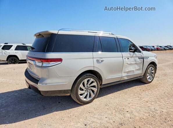 5LMJJ2NG4REL23351 2024 LINCOLN NAVIGATOR Кремовый Задняя правая четверть