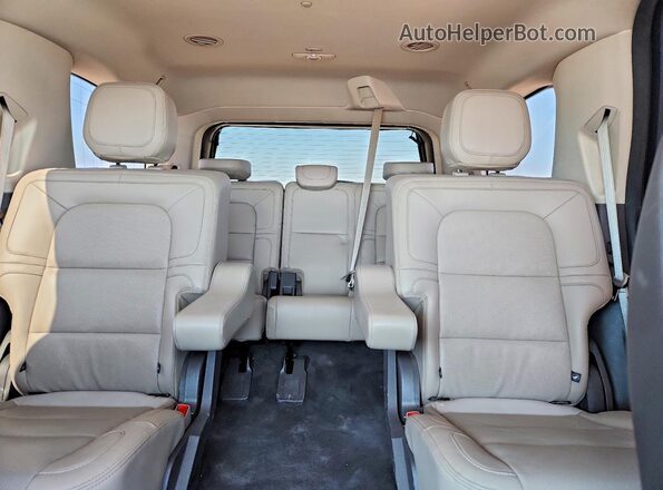 5LMJJ2NG4REL23351 2024 LINCOLN NAVIGATOR Кремовый Вид задних сидений